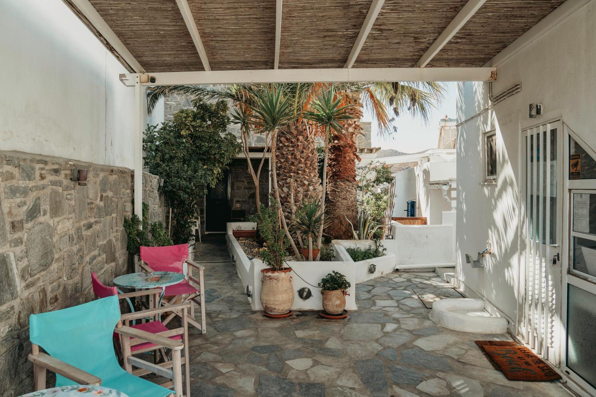 Bofor Studios & Rooms Livadakia Bagian luar foto