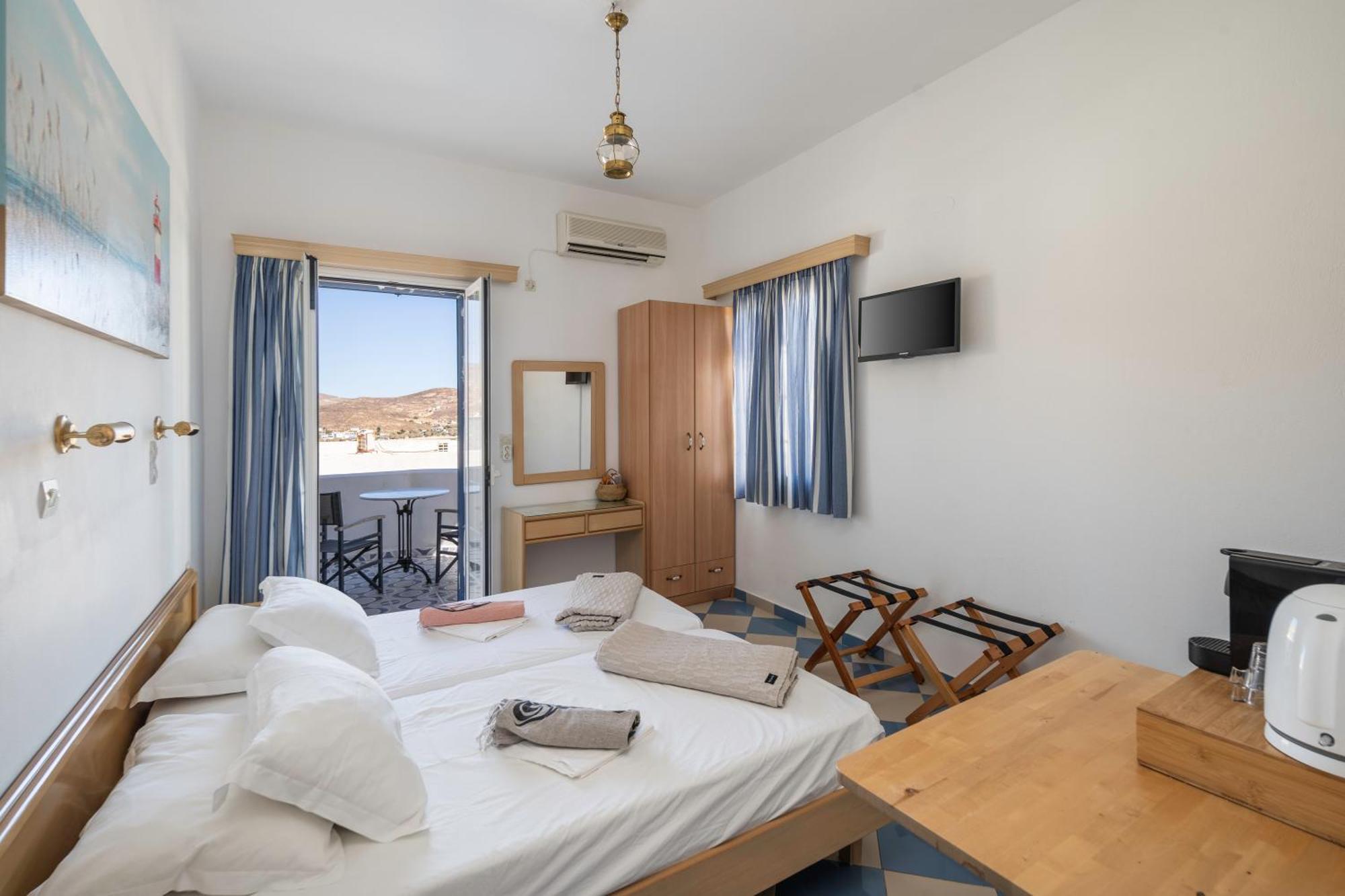 Bofor Studios & Rooms Livadakia Bagian luar foto