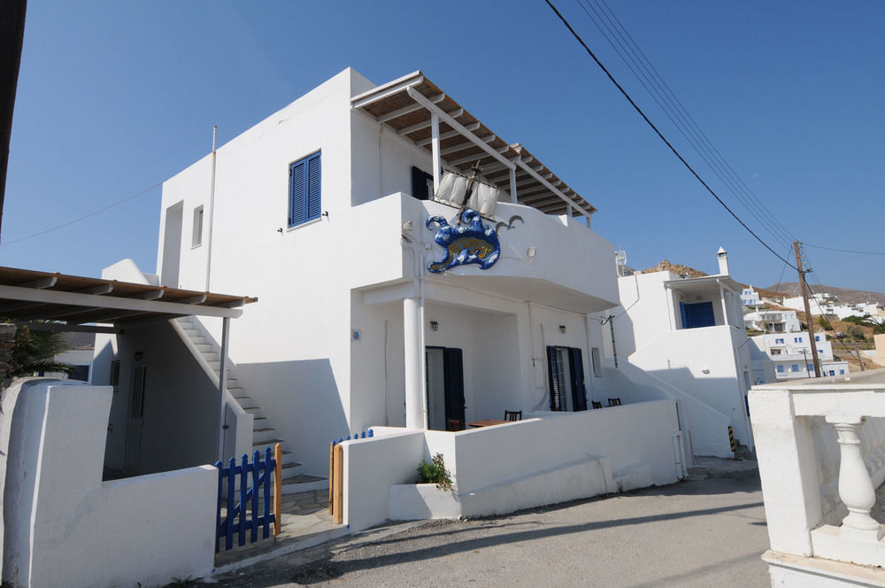 Bofor Studios & Rooms Livadakia Bagian luar foto